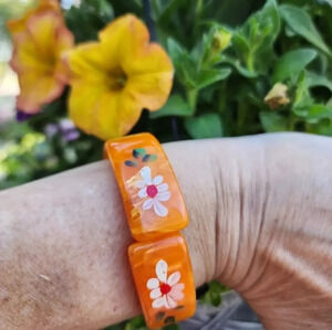 Vintage Hand‎ Painted rare bakelite bangle